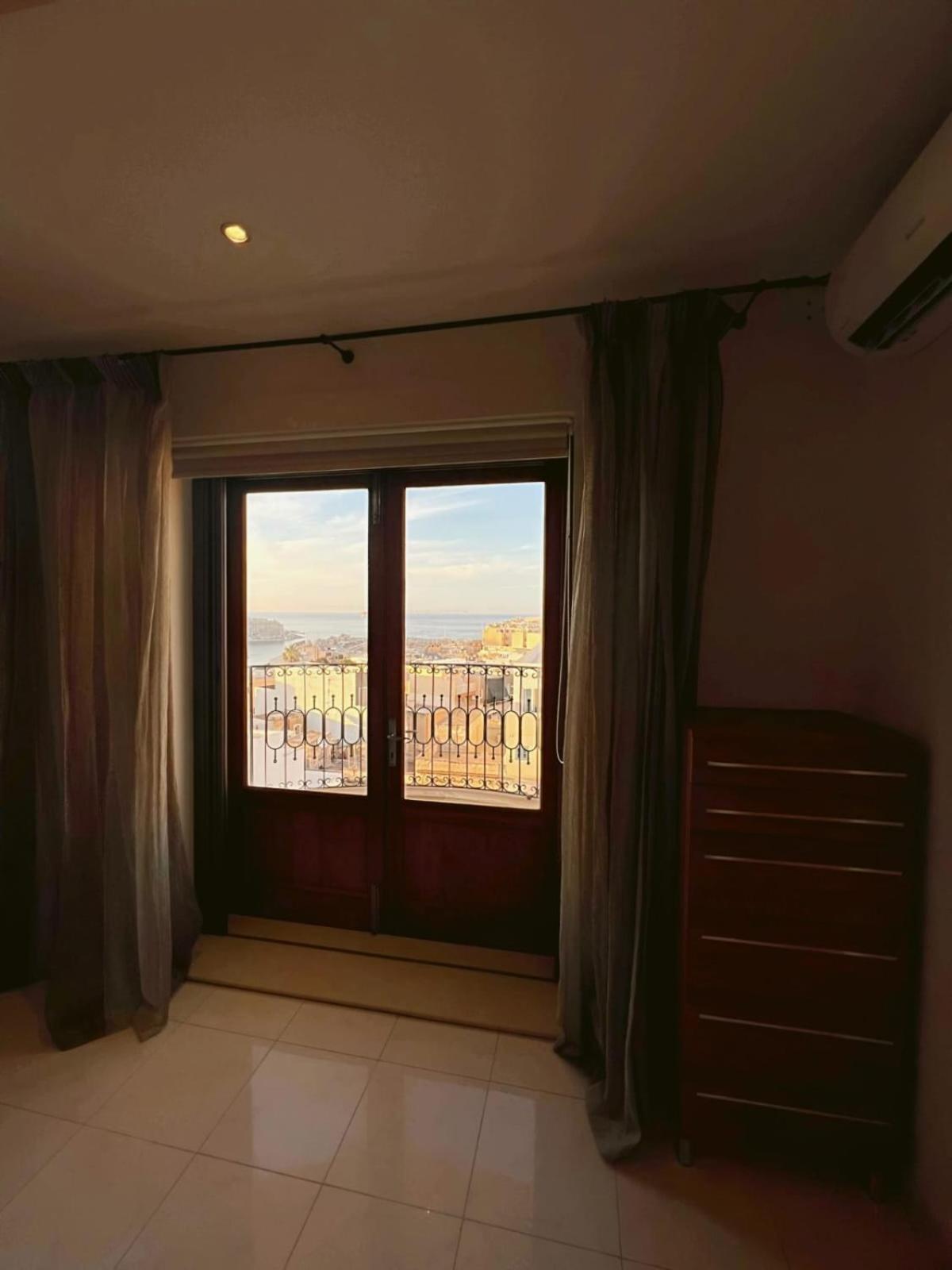Apartamento Spacious 4-bedroom With Sea View