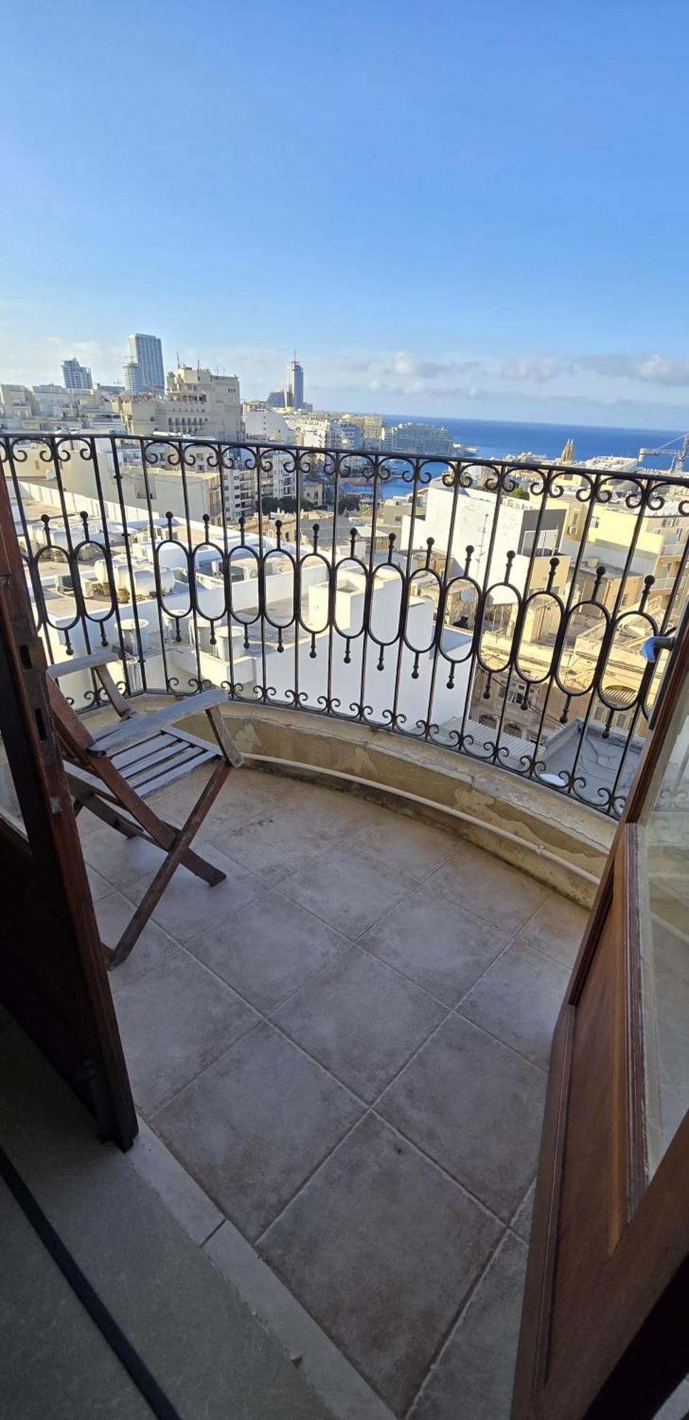 Spacious 4-bedroom With Sea View Сент Джулианс